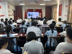 过理论取亲手实操相连系的沉浸式讲授