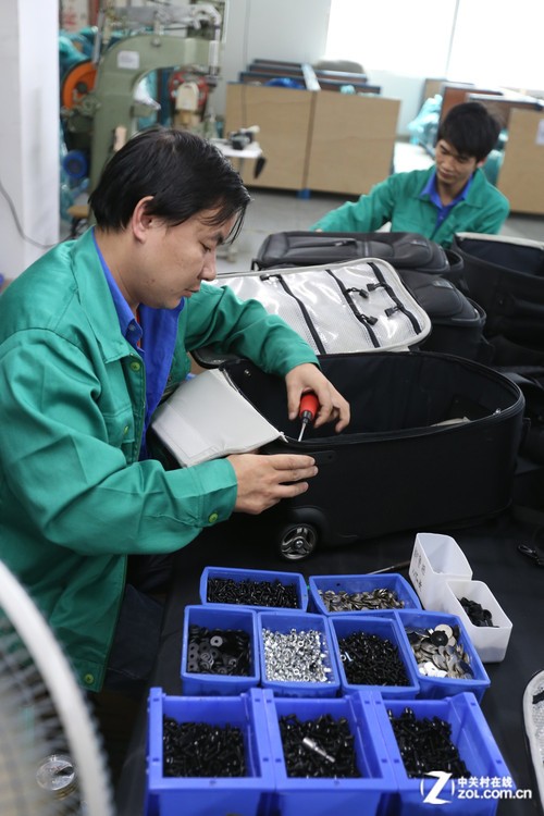 匠心制造与影像之力 走进百诺摄影包生产车间，评测三脚架与镜头配件